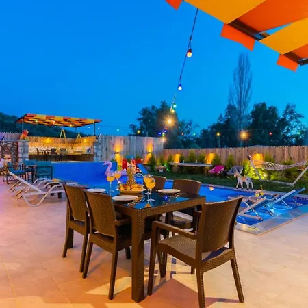 Vilă Caykoy Village 2 Bedroom - Private Pool And Garden